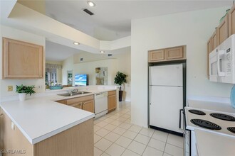 736 Wiggins Lake Dr in Naples, FL - Building Photo - Building Photo
