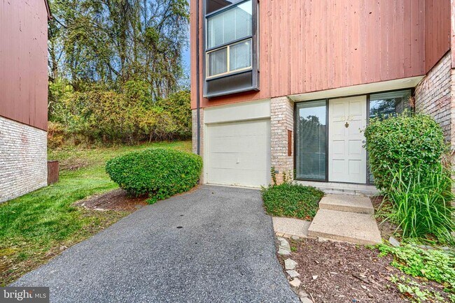 5520 Vantage Point Rd in Columbia, MD - Building Photo - Building Photo