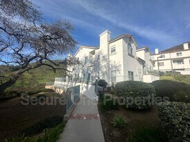 379 Westlake Vista Ln in Thousand Oaks, CA - Building Photo