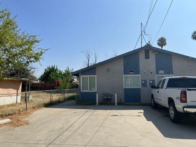 2205 Wilshire Alley in Bakersfield, CA - Building Photo - Building Photo