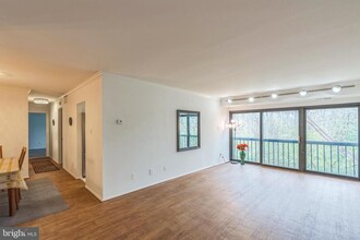 12732 Veirs Mill Rd in Rockville, MD - Foto de edificio - Building Photo