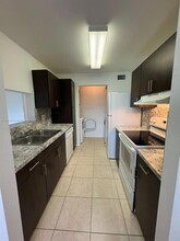 4096 N Pine Island Rd in Sunrise, FL - Building Photo - Building Photo