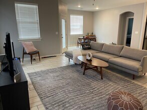 4704 Marisabel Azcarate St in El Paso, TX - Foto de edificio - Building Photo