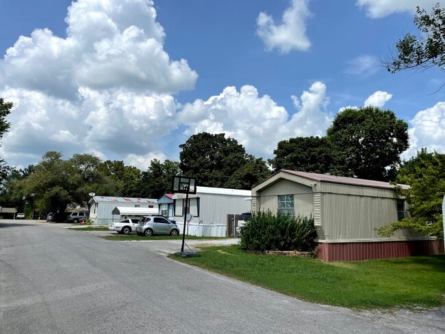 1621 E Twin Springs St in Siloam Springs, AR - Building Photo - Building Photo