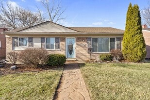 8315 Flamingo St in Westland, MI - Building Photo