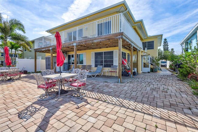 2211 Bay Blvd in Indian Rocks Beach, FL - Building Photo - Building Photo