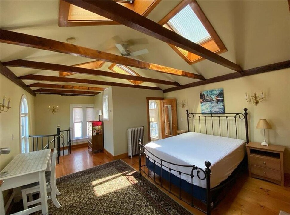 70 Pelham St in Newport, RI - Building Photo
