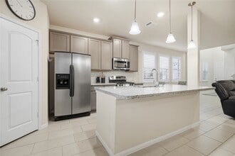 7335 Hinsdale Dr in Pasadena, TX - Building Photo - Building Photo