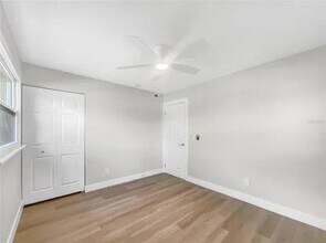 915 Golden Isle Dr in Mount Dora, FL - Building Photo - Building Photo