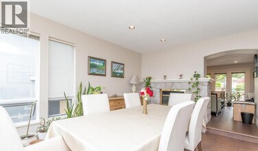 5478 W Vista Ct in West Vancouver, BC - Building Photo - Building Photo