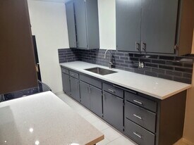 200 N Cedar Ave, Unit 2 in Inglewood, CA - Building Photo