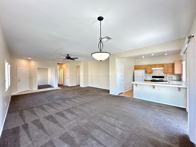 10624 Indigo Bush Ave in Las Vegas, NV - Building Photo - Building Photo