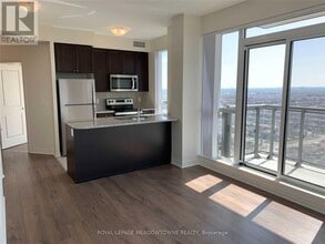 349 Rathburn Rd W in Mississauga, ON - Building Photo - Building Photo