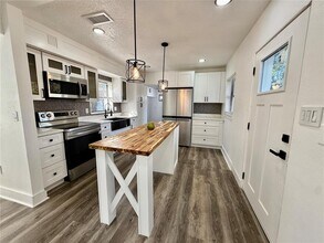 6124 Dogwood Dr in Orlando, FL - Building Photo - Building Photo