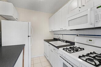 201 St Pauls Ave, Unit 3B in Jersey City, NJ - Building Photo - Building Photo