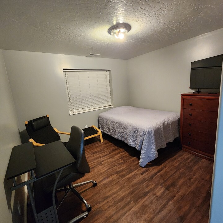 6263 W 4305 S in Salt Lake City, UT - Building Photo