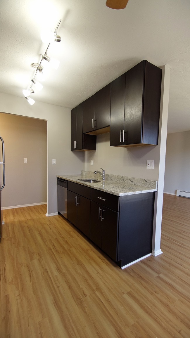 Westwood Apartments - SP Lafayette LLC in Medina, OH - Building Photo - Building Photo
