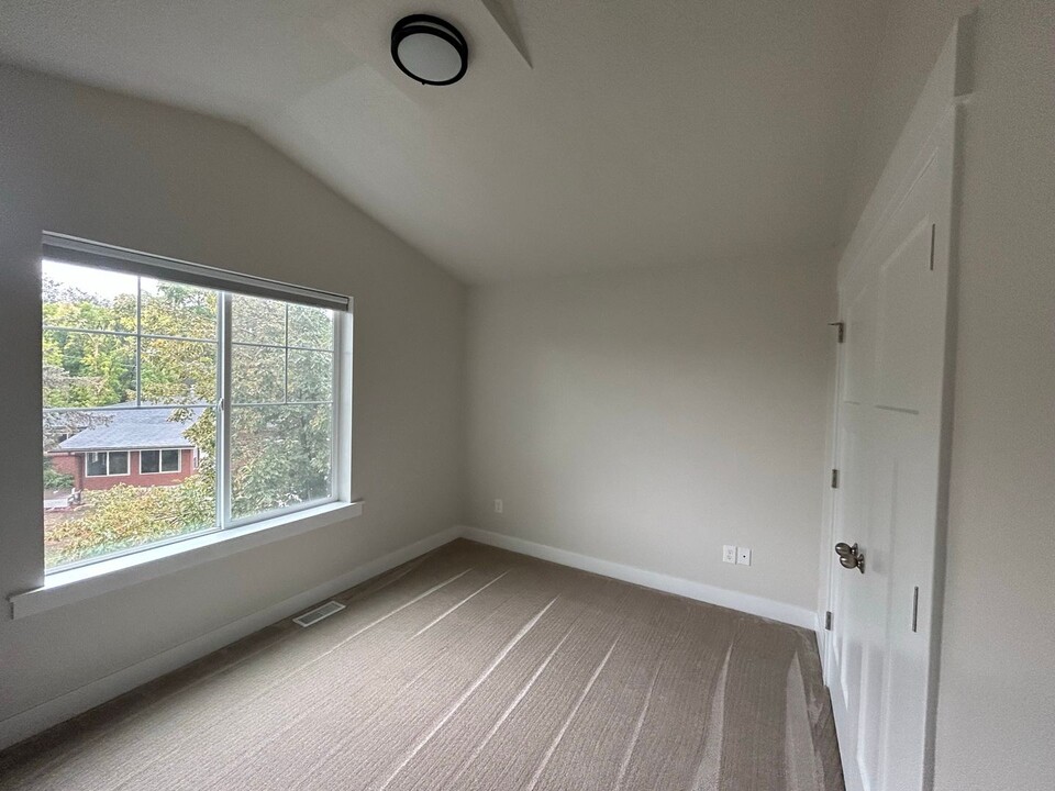3928 S Mill Farm Ln in Millcreek, UT - Building Photo
