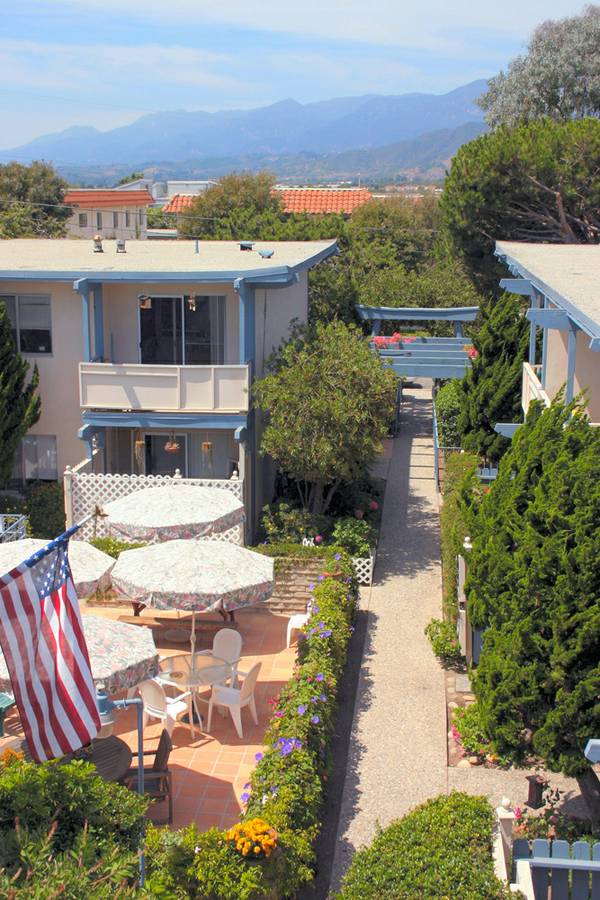 Seashell Apartments in Carpinteria, CA - Foto de edificio - Building Photo