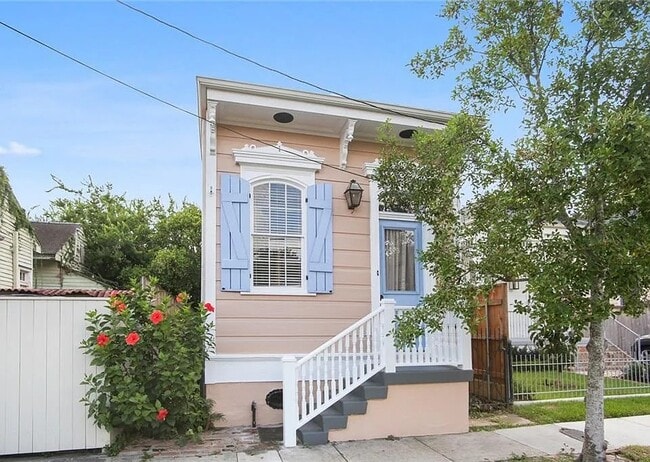 property at 727 Dufossat St