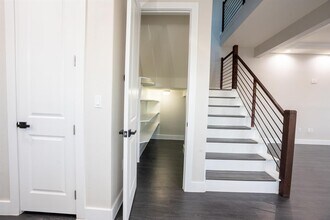 162 Meadow View Blvd in Del Valle, TX - Building Photo - Building Photo