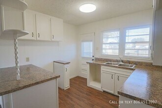 3012 49th St in Lubbock, TX - Building Photo - Building Photo