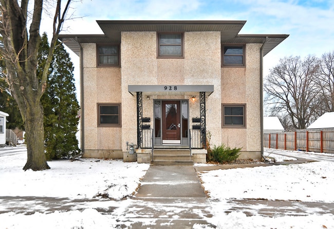 property at 928 2nd Ave NW