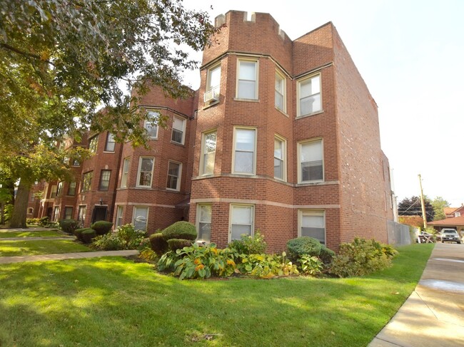 32 S Menard Ave-Unit -1N in Chicago, IL - Foto de edificio - Building Photo