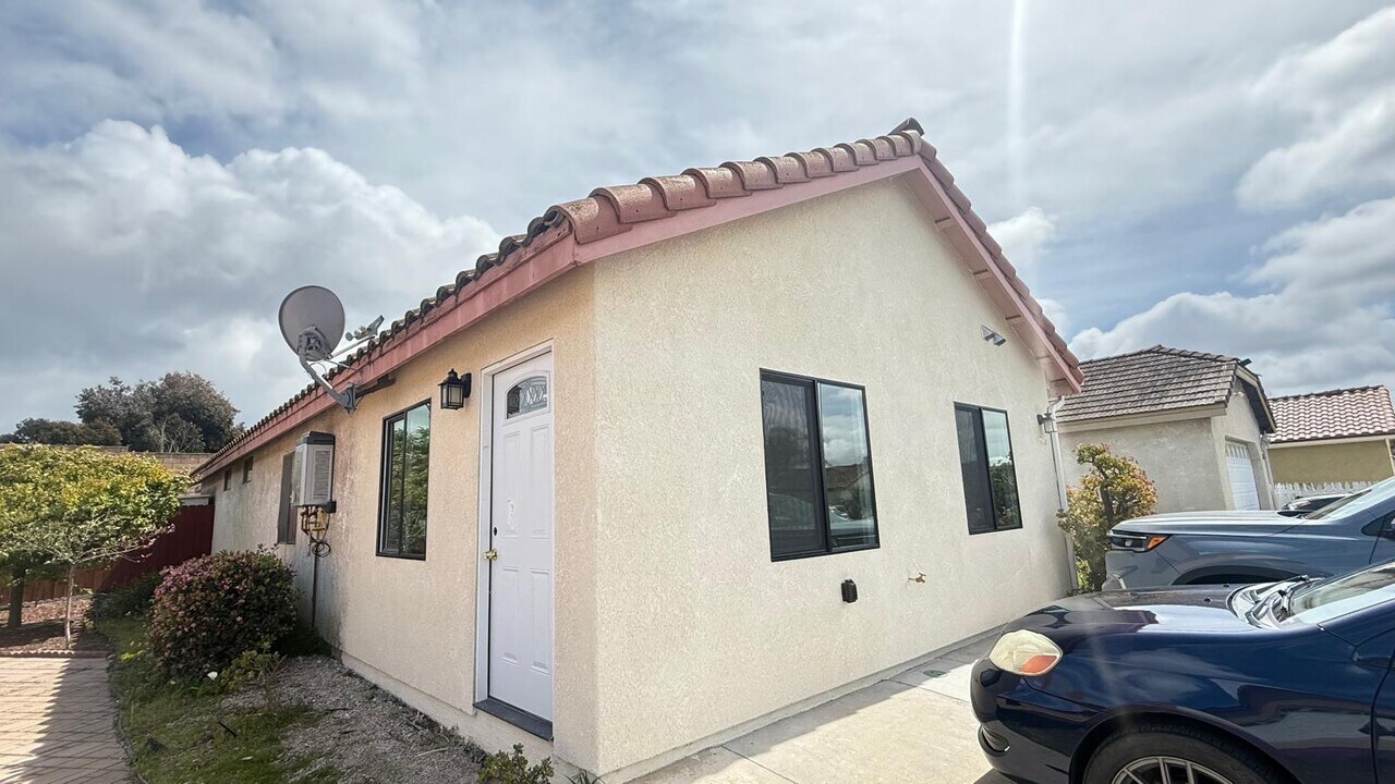 853 Harper Ct, Unit A in Santa Maria, CA - Building Photo