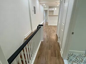 5432 Springfield Ave, Unit 2 in Philadelphia, PA - Foto de edificio - Building Photo