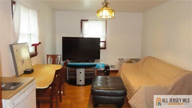 649 Inman Ave in Woodbridge Township, NJ - Building Photo - Building Photo