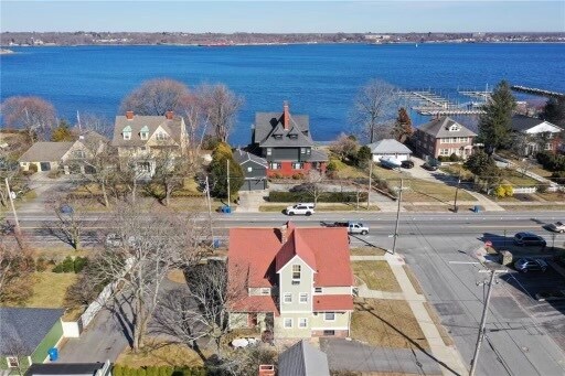 1283 Narragansett Blvd in Cranston, RI - Building Photo