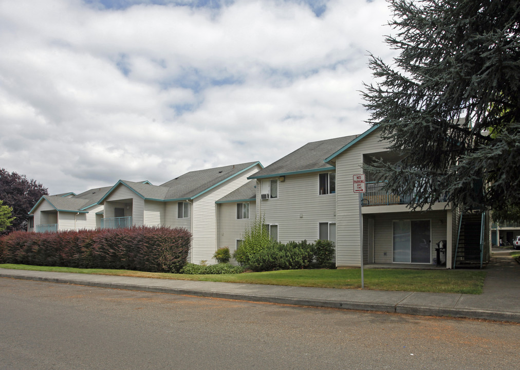 Kings Garden Apartments in Fairview, OR - Foto de edificio