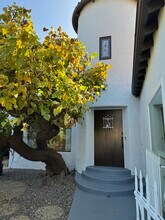 6128 Maryland Dr in Los Angeles, CA - Foto de edificio - Building Photo