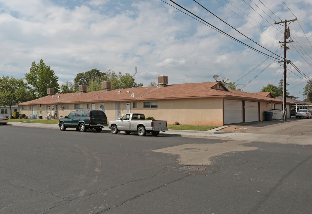 Decker Apartments in Clovis, CA - Building Photo