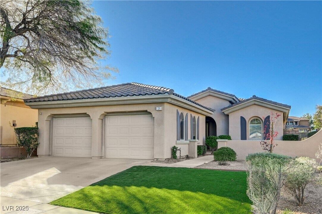 23 Brandermill Dr in Henderson, NV - Building Photo