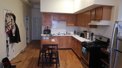 1411 W Erie St, Unit 3F in Chicago, IL - Foto de edificio - Building Photo