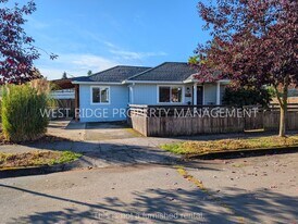 7310 SE Schiller St in Portland, OR - Building Photo