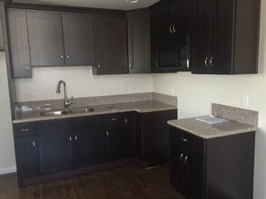 628 W 84th St in Los Angeles, CA - Foto de edificio - Building Photo