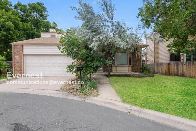 property at 144 Willow Pl S