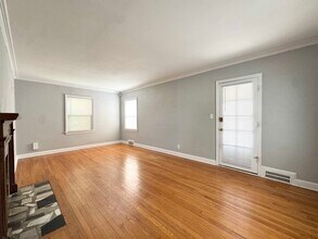 738 E Meyer Blvd in Kansas City, MO - Building Photo - Building Photo