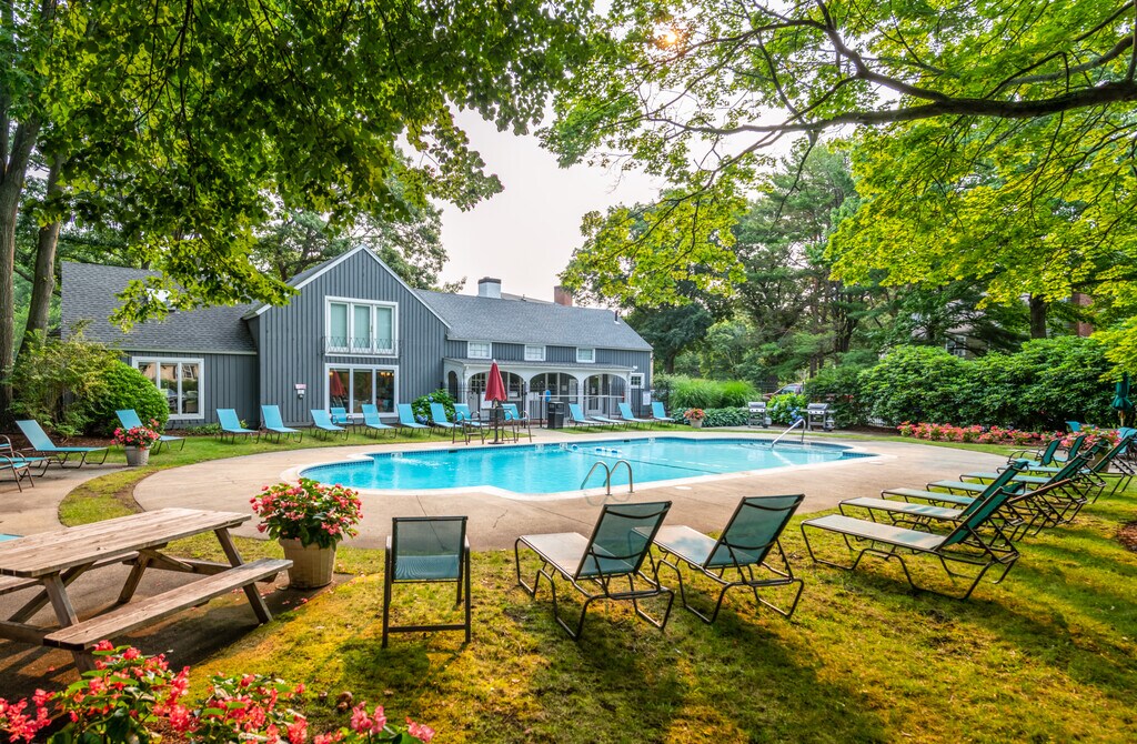 Beverly Commons Beverly, MA Apartments