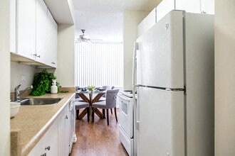 MacDonald Estates in Edmonton, AB - Building Photo - Building Photo
