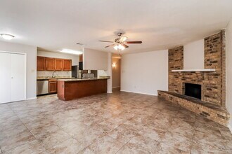 7805 Whirlwind Dr in Fort Worth, TX - Foto de edificio - Building Photo