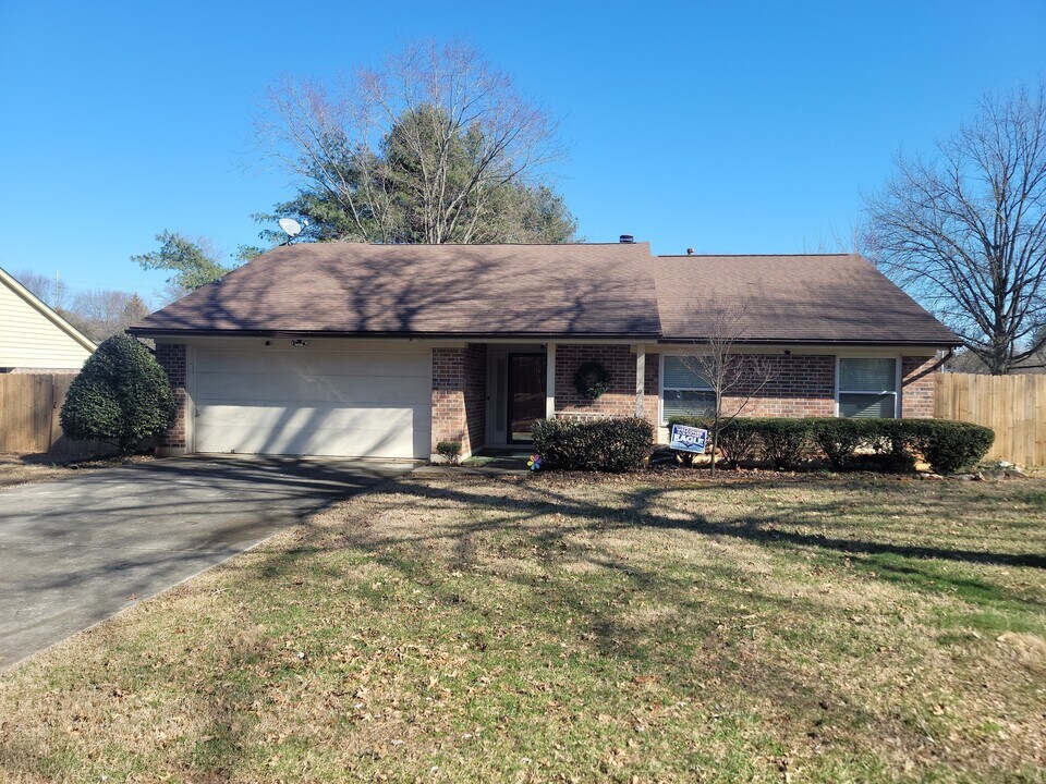 1412 Willow Crossing Dr in Knoxville, TN - Building Photo
