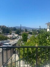 1437 Plumas St in Glendale, CA - Foto de edificio - Building Photo