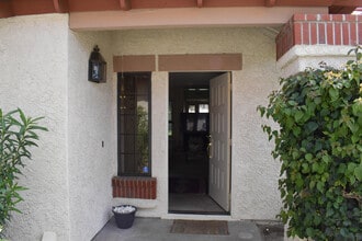 113 Vitoria Ln in Palm Desert, CA - Foto de edificio - Building Photo
