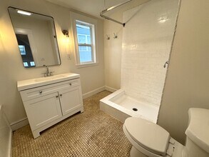 14 Breck Ave, Unit 2 in Boston, MA - Foto de edificio - Building Photo