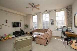 114 Arch St in Philadelphia, PA - Building Photo