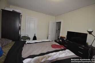 2025 Commonwealth Ave, Unit 36 in Boston, MA - Building Photo - Building Photo
